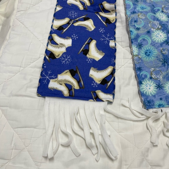 Long flannel scarf, ice skate print - Picture 3 of 4